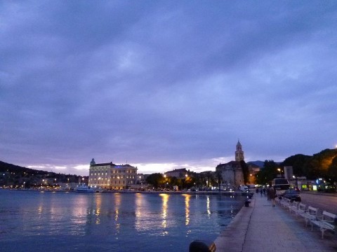 スプリットの美しい夕暮れ景色