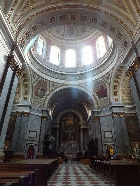 エステルゴム大聖堂の中