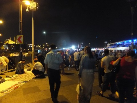 夜のガラタ橋の周り