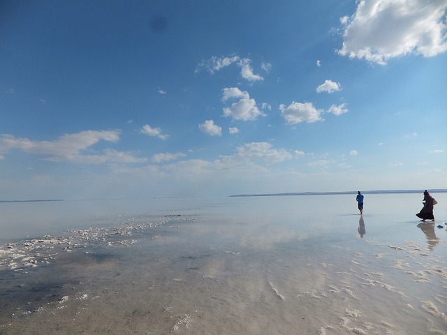 トルコの塩の湖 反射してきれい♪