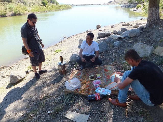 湖のほとりでバーベキュー inカッパドキア