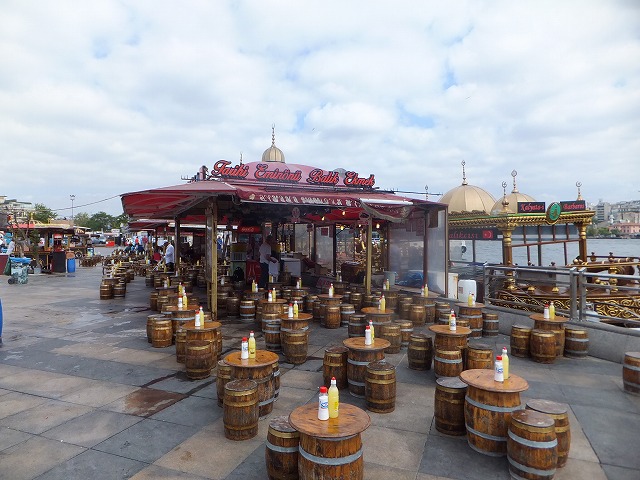 ラマダン中のサバサンド屋