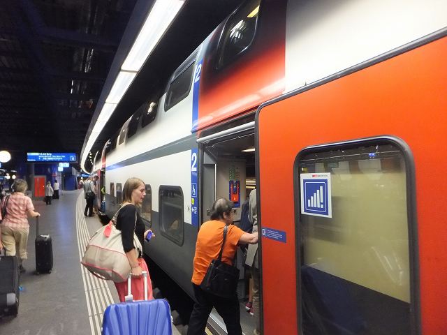 スイスの電車　チューリッヒからベルンに
