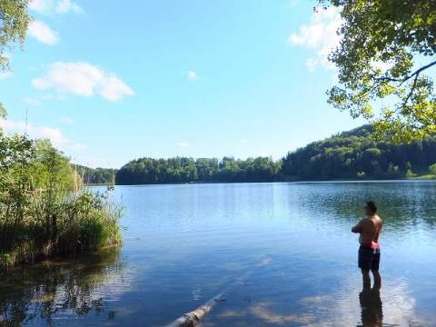 スイス田舎の湖：トゥルラー湖