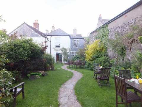 イギリス、とある村のカフェ