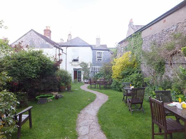 イギリス、とある村のカフェ