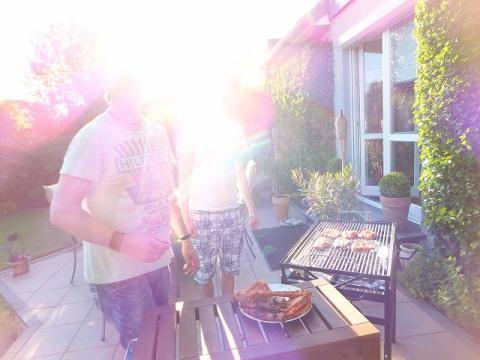 家のお庭でバーベキュー：ドイツ