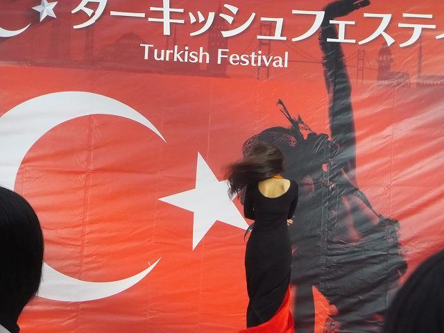 いろんなコスチューム＆雰囲気で踊られるベリーダンス