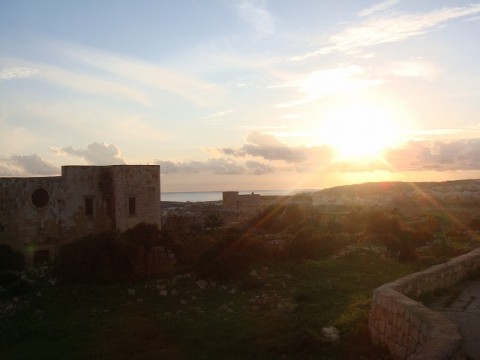 ゴゾ島から眺めるキレイな夕日