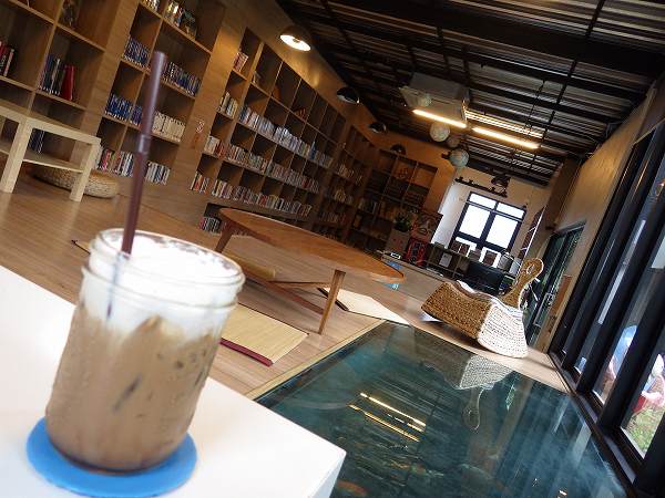 チェンマイのオシャレなカフェ:Librarista:ライブラリスタ