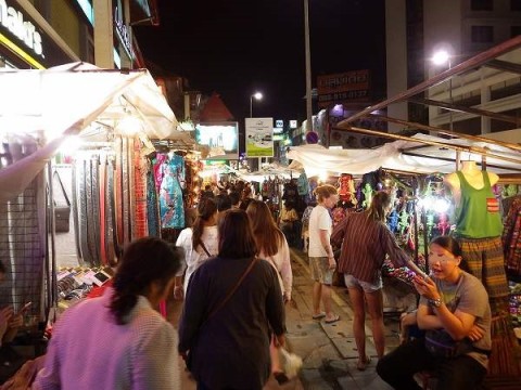 チェンマイ:ナイトバザール観光