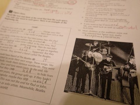 ビートルズ！：タイ語学学校で英語を学ぶ