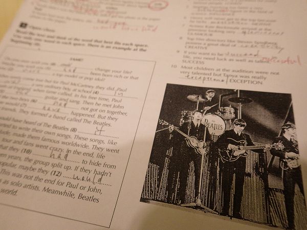 ビートルズ！：タイ語学学校で英語を学ぶ