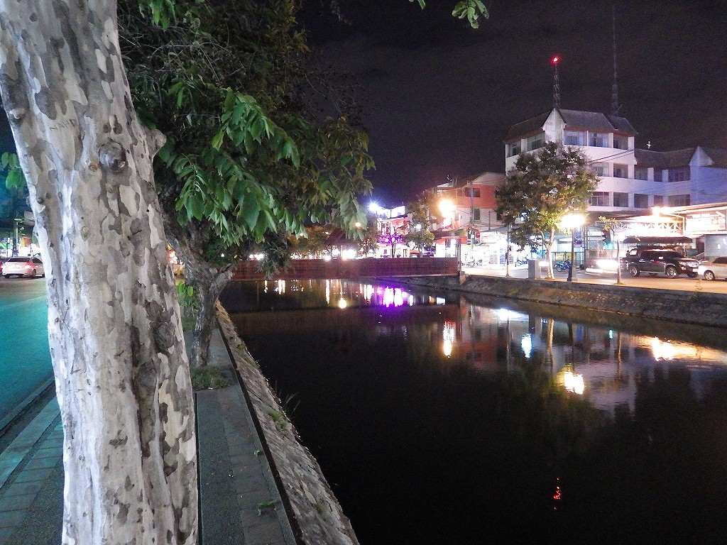 チェンマイ旧市街のお濠：海外ノマド生活