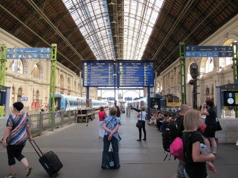 ハンガリーブダペストkeleti駅：国際線はここから出ている