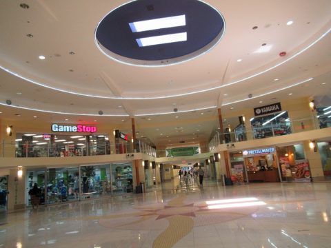 アガニャショッピングセンター：グアムのローカルなマーケット