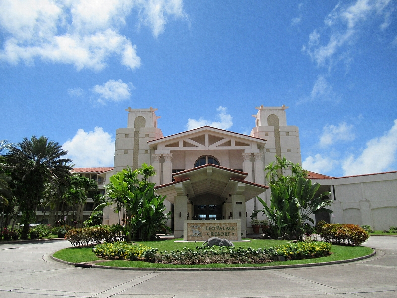 レオパレスリゾートグアムのロビー＆ホテルの建物